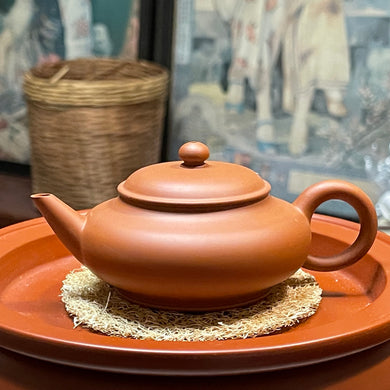 Chaozhou Pear Teapot, 80mL by Hu Ting