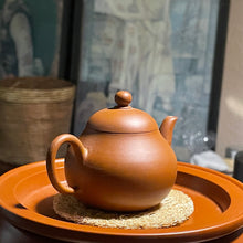 Chaozhou Pear Teapot, 90mL by Hu Ting