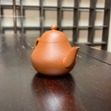 Chaozhou Pear Teapot, 85mL by Hu Ting