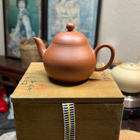 Chaozhou Pear Teapot, 90mL by Hu Ting