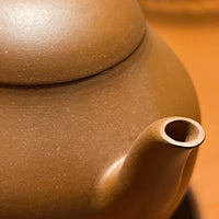 Chaozhou Pear Teapot, 90mL by Hu Ting