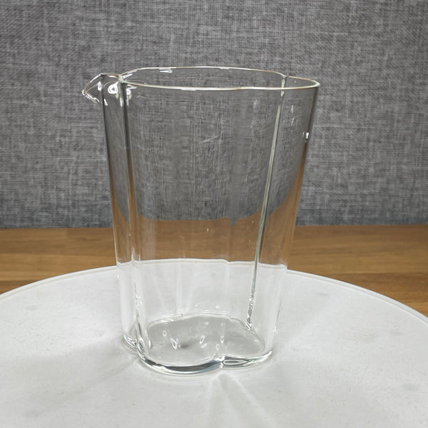 Glass Gong Dao Bei (Fairness Pitcher), Flower Shape