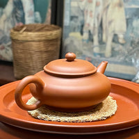 Chaozhou Pear Teapot, 80mL by Hu Ting