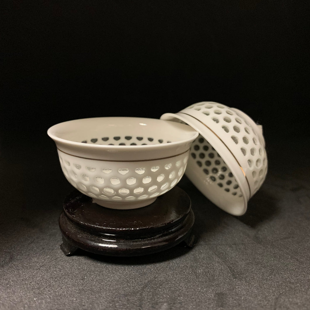 Gold band white porcelain rice pattern teacup