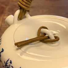 Jingdezhen porcelain 190mL calligraphy teapot